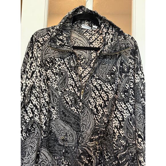 Chicos Zenergy black and white paisley print travel jacket. Size 2 - Picture 10 of 10